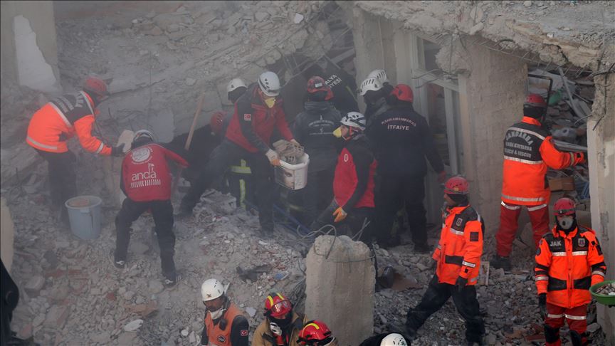 Число жертв землетрясения на востоке Турции достигло 35