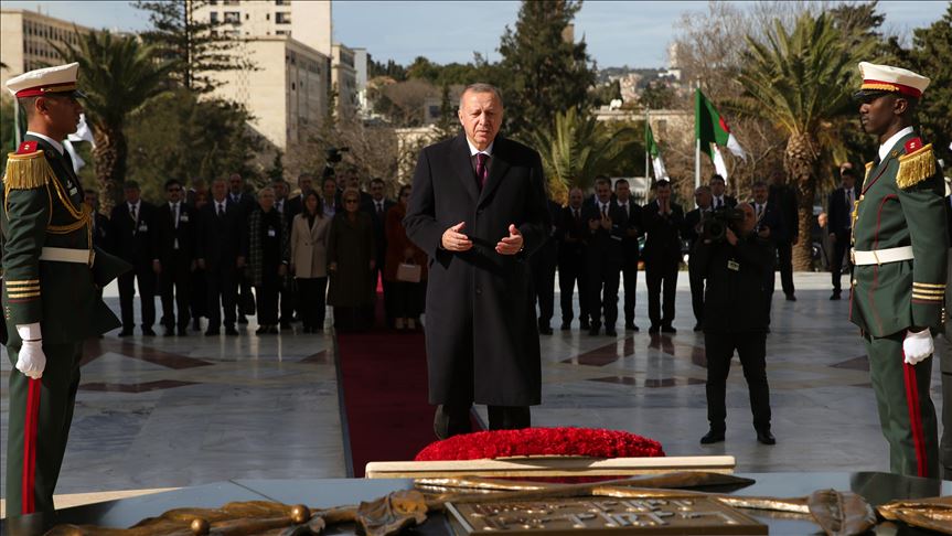 أردوغان يزور مقام الشهيد في العاصمة الجزائر