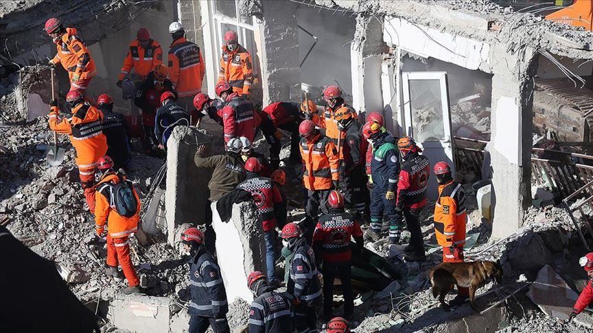 В турецком Элязыге продолжаются поисково-спасательные работы