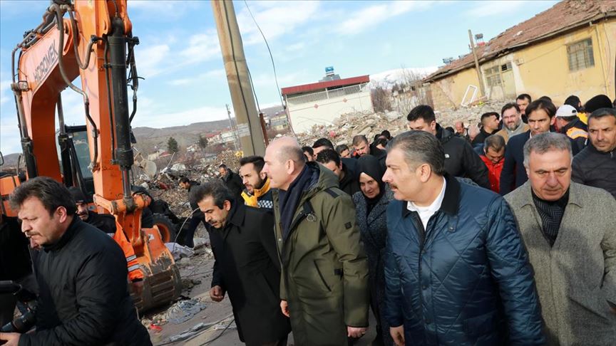 Bakanlar Soylu ve Koca depremden etkilenen Gezin köyünde incelemelerde bulundu