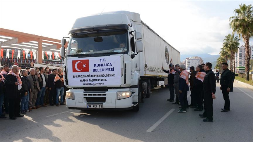 Kumluca'dan Elazığ'a 20 ton sebze ve meyve gönderildi