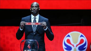 Kobe Bryant helikopter kazasında hayatını kaybetti