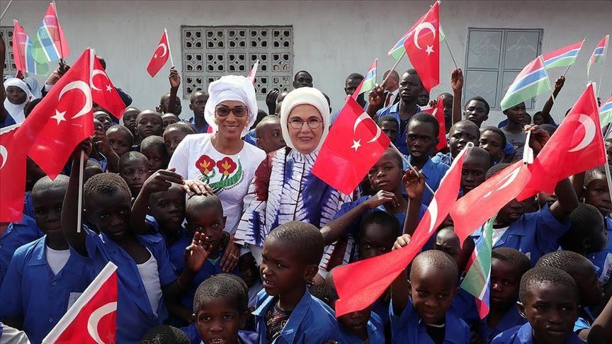 L'épouse du Président Erdogan inaugure une mosquée et une école en Gambie
