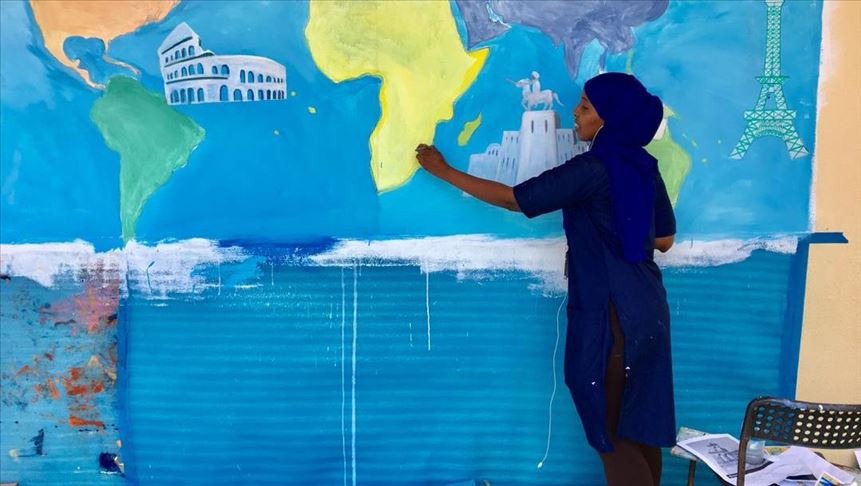 Somali woman promotes peace through art