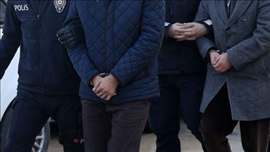 Турција: Од слобода лишени 14 полициски и воени службеници осомничени за членство во ФЕТО