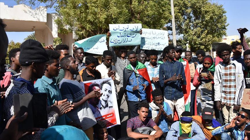 سودانيون يتظاهرون ضد إرسال أبنائهم للقتال في ليبيا واليمن 
