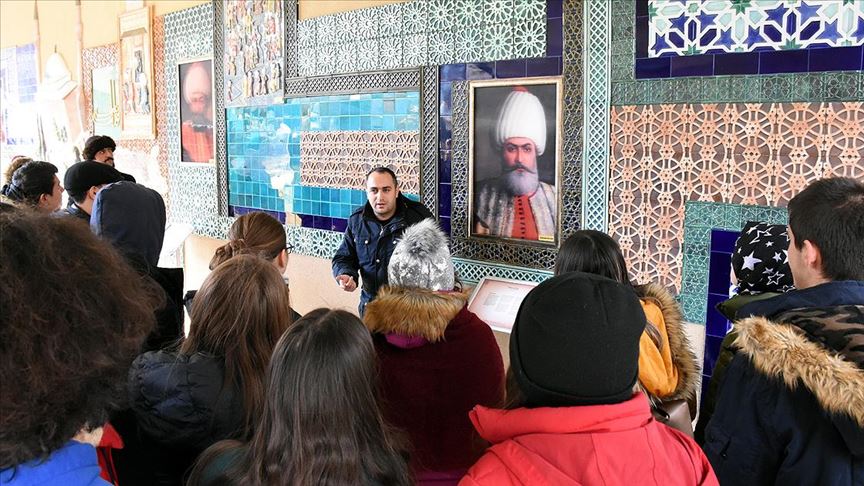 Osmanli Padisahlari Tarih Seridi Ogrencilerin Tatil Gezisini Tarih Dersine Donusturuyor