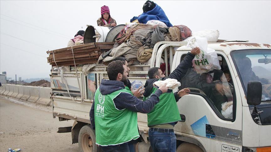 Turkish charity provides aid to Syrians fleeing Idlib