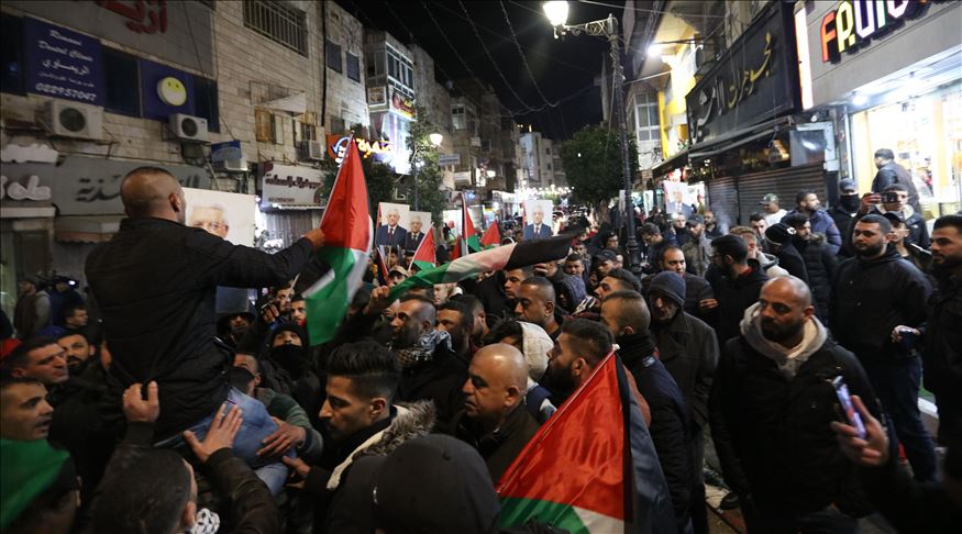 Israeli troops injure 10 Palestinians during protests