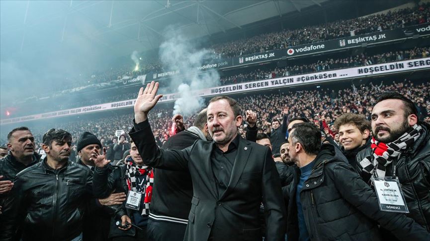 Beşiktaş'ta Sergen Yalçın için coşkulu bir imza töreni düzenlendi