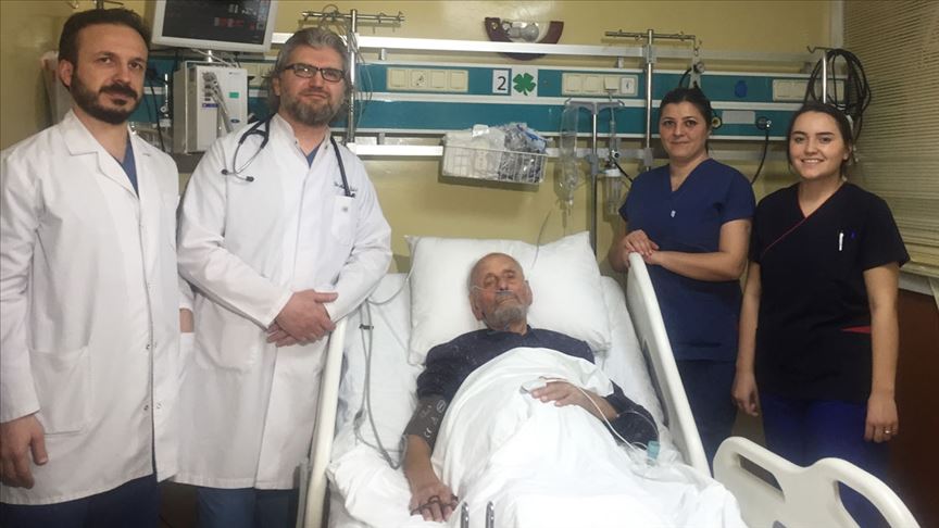 sag kalp kapak yetersizligi olan hastaya turkiye de ilk kez kapali yontemle mudahale