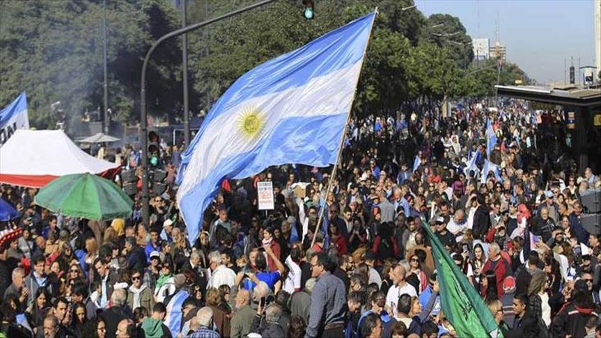 Argentina buscará renegociar millonaria deuda de USD 44.000 millones con el FMI