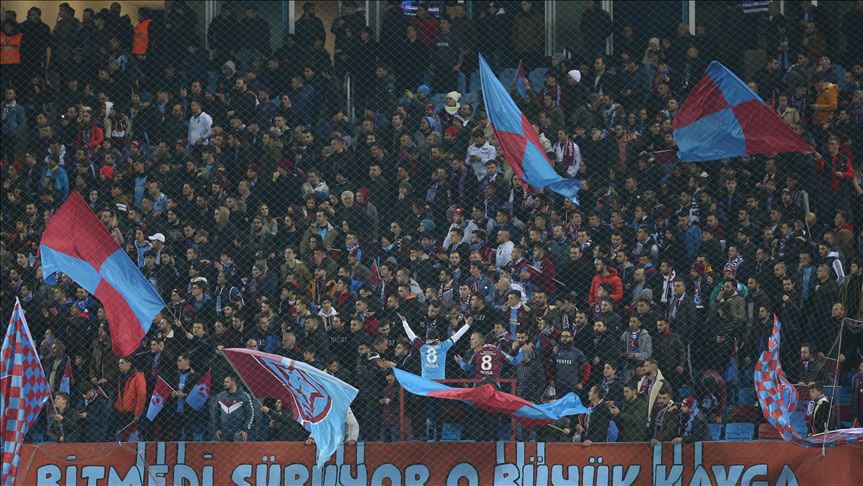 Trabzonspor Taraftarlari Fenerbahce Galibiyetini Kutladi
