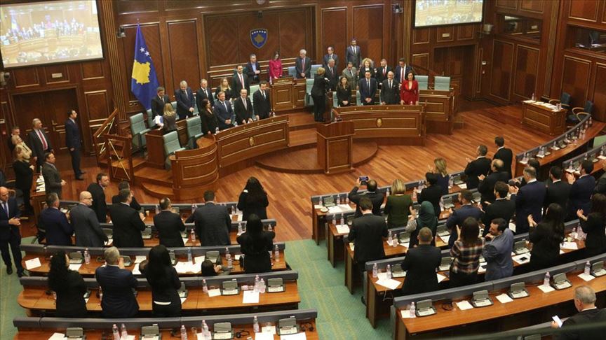 Kosova'da koalisyon hükümeti, yaklaşık 4 ay sonra güvenoyu aldı
