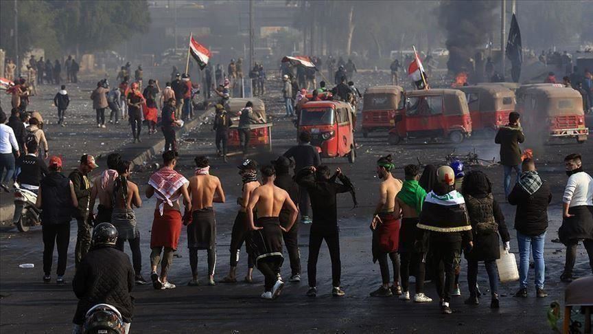 أنصار الصدر يطلقون الرصاص الحي باتجاه متظاهرين في مدن عراقية 