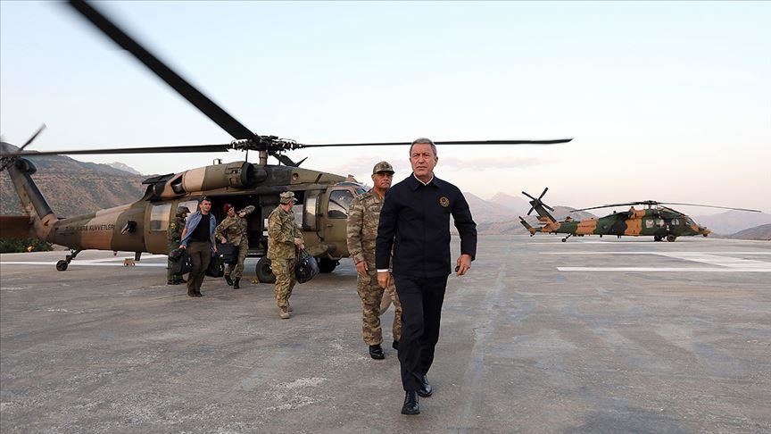 Turkish defense minister arrives at Syrian border