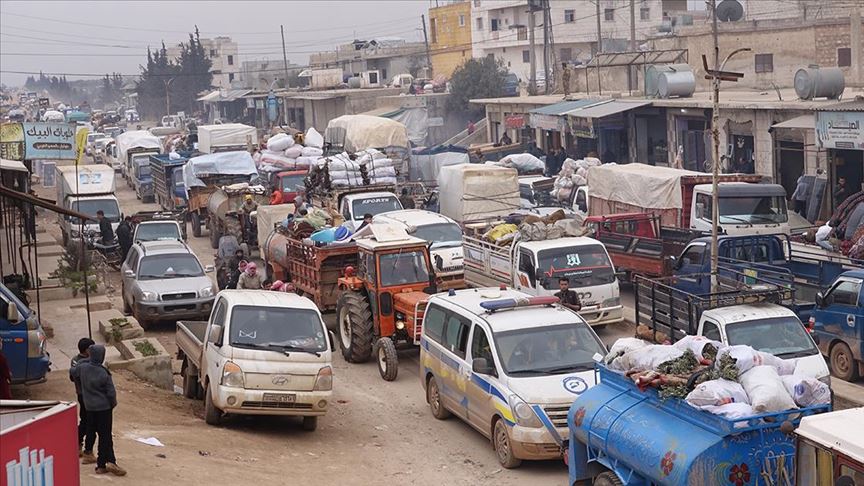 خلال يومين.. نزوح 40 ألف مدني من إدلب نحو الحدود التركية