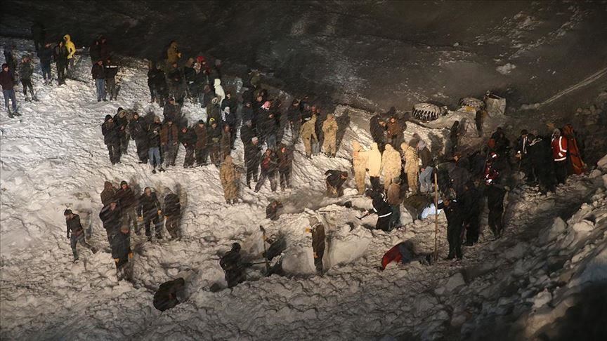 پارێزگارى وان: "تەرمى چوار كەسمان لە ژێر هەرەسەكە دەرهێنا"
