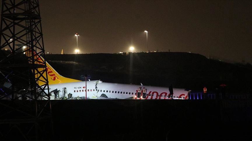 В Стамбуле самолет выкатился за пределы взлетной полосы, 3 погибших