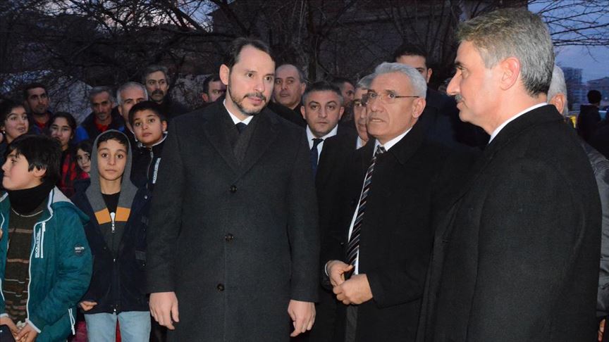 Hazine ve Maliye Bakanı Berat Albayrak, Malatya'da depremzedeleri ziyaret etti