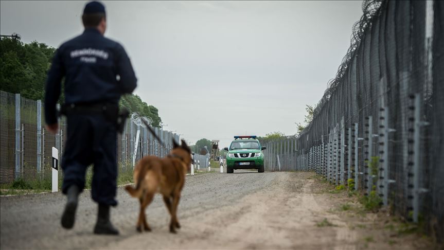 Hungary seals border with Serbia