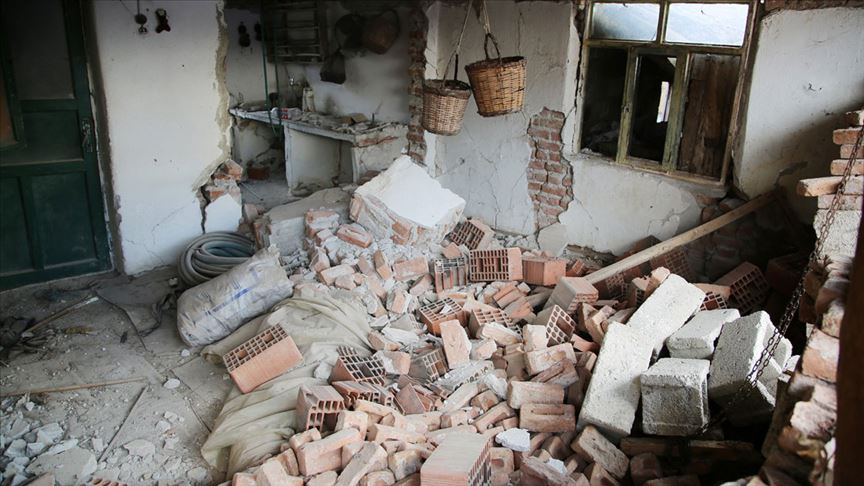 Manisa'daki depremde 305 ağır hasarlı yapı-konut tespit edildi