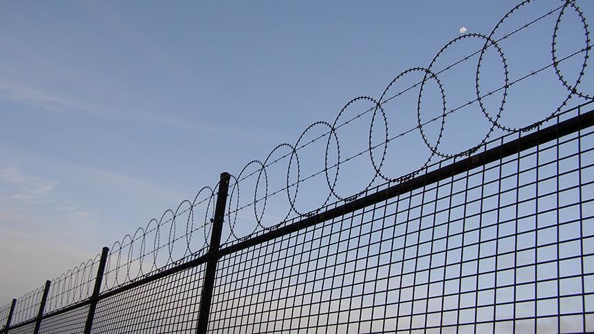 Hungaria tutup perbatasannya dengan Serbia