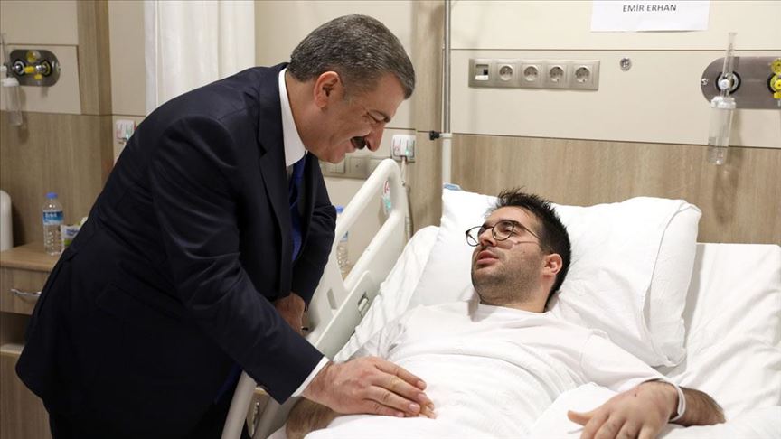 Sağlık Bakanı Fahrettin Koca uçak kazasında yaralananları ziyaret etti 