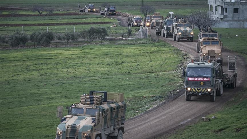إرسال 200 مركبة عسكرية تركية إلى الحدود السورية