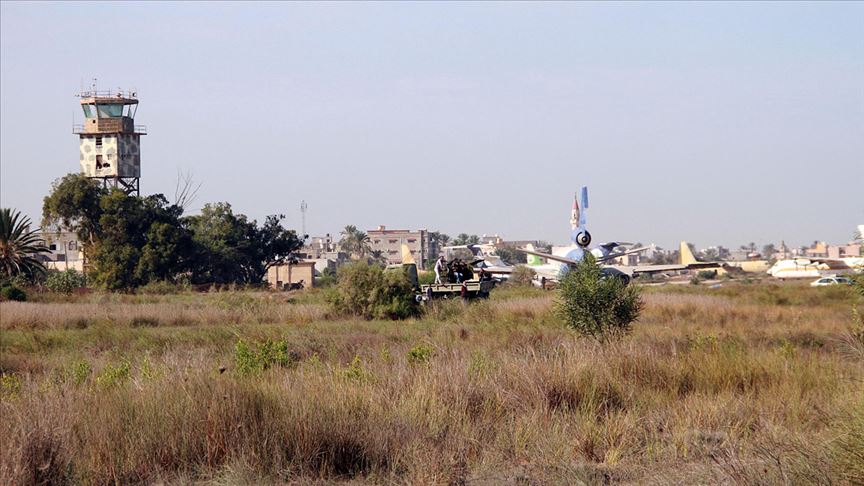 Hafter milisleri, Trablus’un dünyaya açılan kapısı Mitiga Havalimanı’nı vurdu