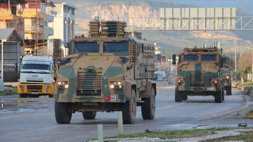 الجيش التركي يرسل تعزيزات ضخمة إلى الحدود مع سوريا