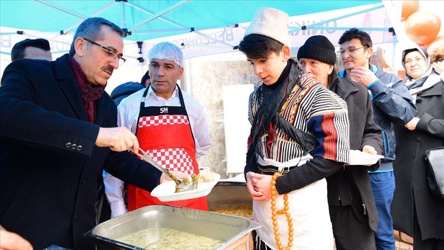 Canan Karatay'ın da tavsiye ettiği 'tirşik çorbası' 5 bin kişiye dağıtıldı
