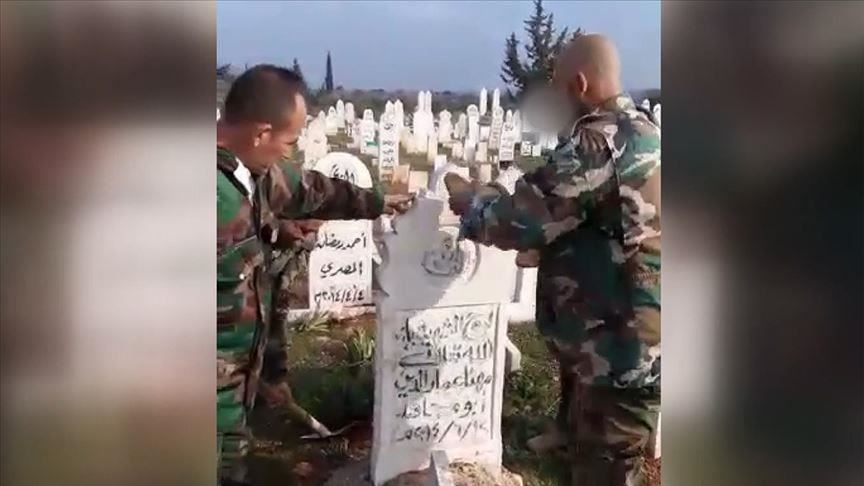 قوات النظام السوري تهدم مقابر المدنيين في خان السبل بإدلب