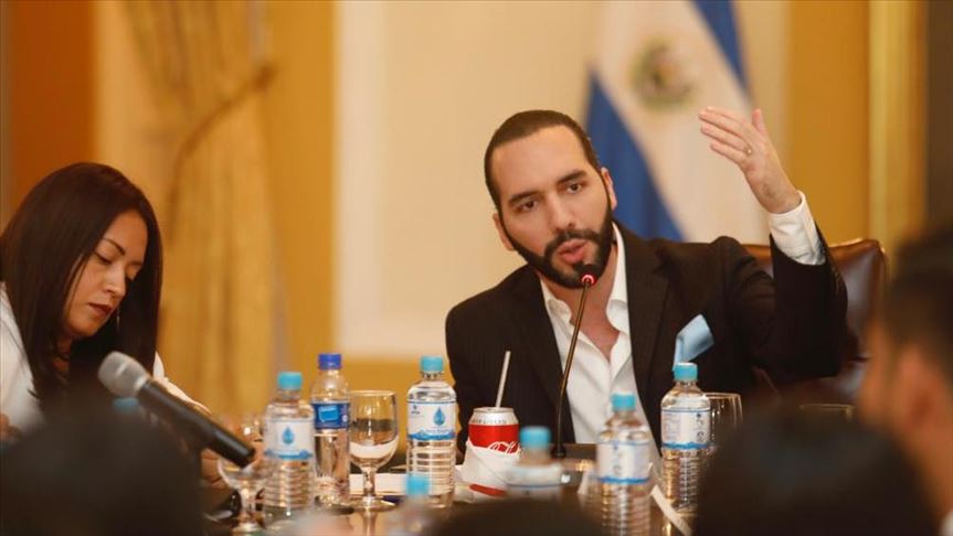 Nayib Bukele irrumpió en el Parlamento con militares y exigió la aprobación de un préstamo