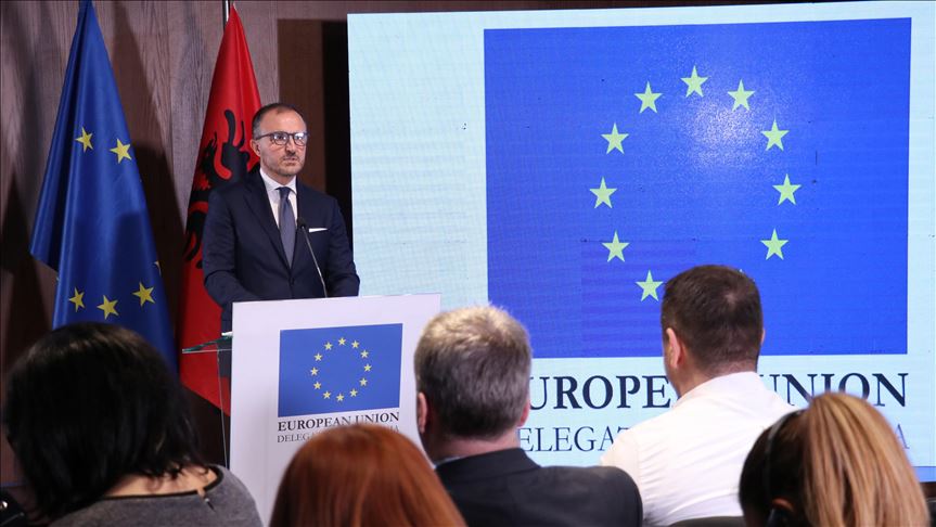 “97 për qind e shqiptarëve mbështesin anëtarësimin në BE”