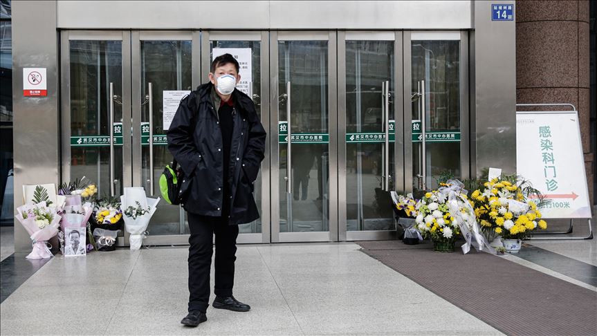 Número de muertos por coronavirus en China asciende a 909