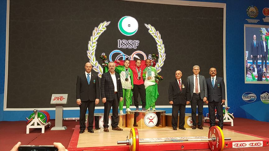 Milli halterci Şaziye Erdoğan Özbekistan'da şampiyon oldu