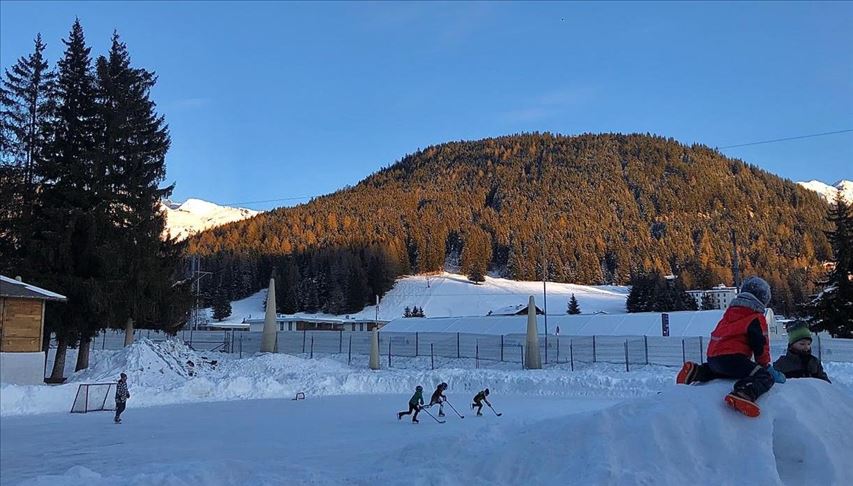 Escuelas Cierran En Los Alpes Franceses Despues Brote De Coronavirus