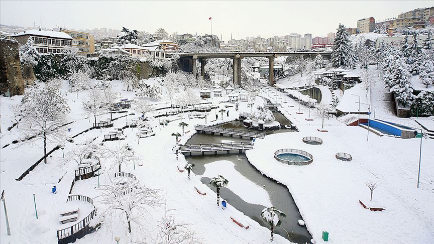 Trabzon ve Rize'de eğitime kar engeli