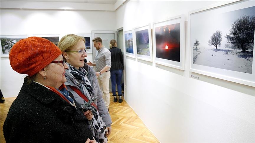 Humani gest: Otvorena humanitarna izložba sarajevskih fotoreportera s ciljem pomoći oboljelim u BiH