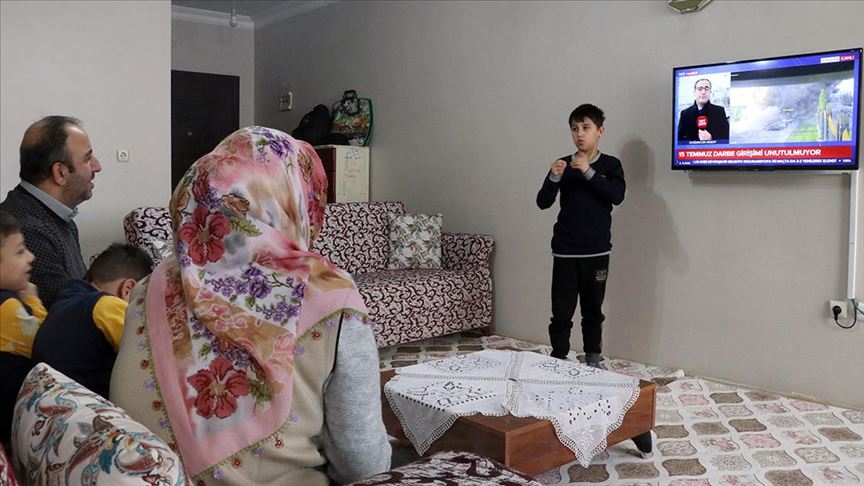 Babasinin Isiten Kulagi Annesinin Goren Gozu Oluyor
