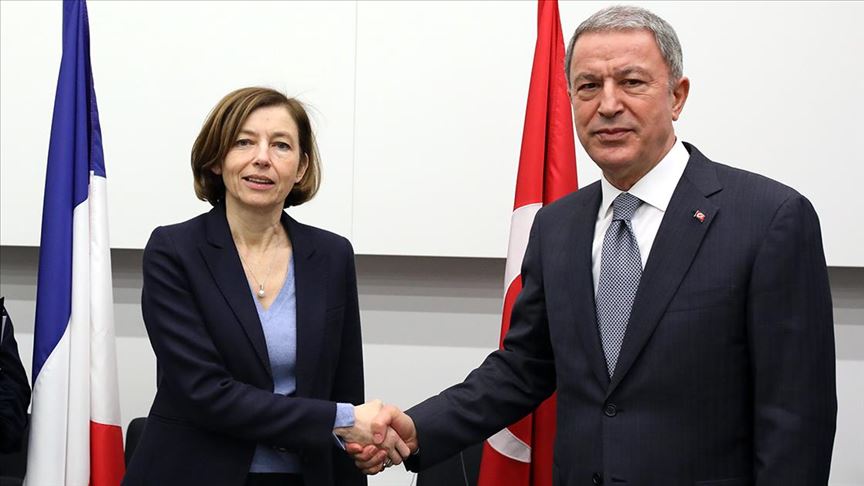 وزيرا دفاع تركيا وفرنسا يبحثان ملفي سوريا وليبيا