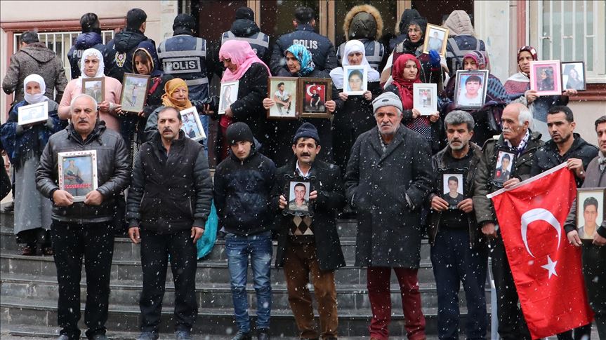 Turkey: Families brave biting cold at anti-PKK protest