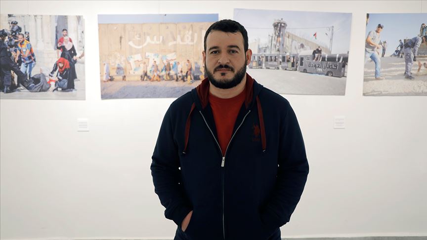 في معرض "إنسان خلف الحدود" بإسطنبول.. فلسطيني يوثق بالصور معاناة غزة (حوار)