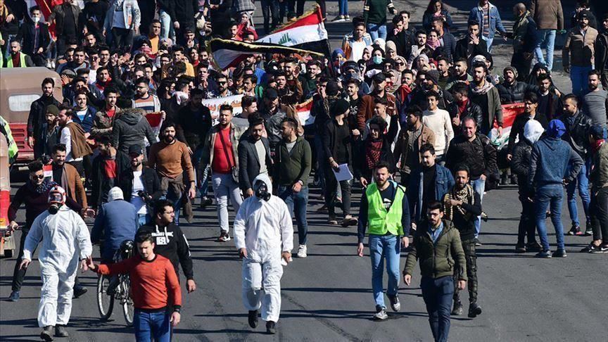 العراق.. طعن متظاهرة من قبل ملثمين في ساحة التحرير ببغداد