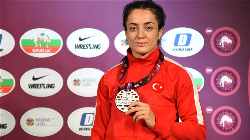 Championnat d'Europe: une lutteuse turque remporte la médaille de bronze 