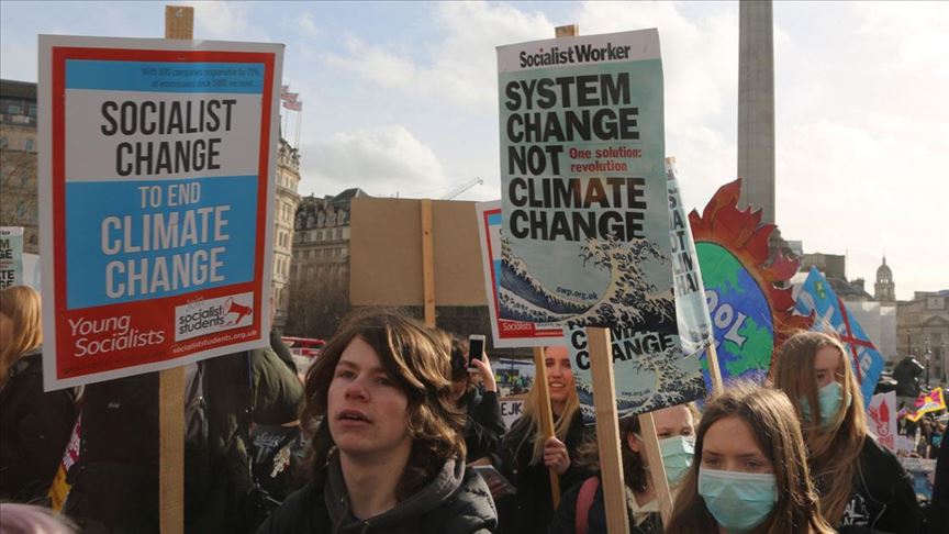 Londra'da hükümetin iklim politikası protesto edildi
