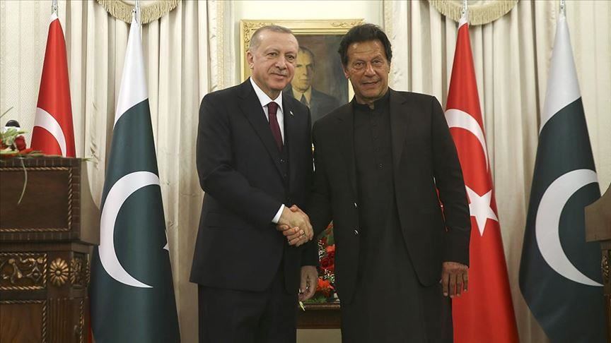 Pakistan’s premier woos Turkish investors