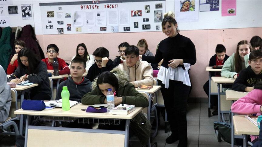 'Çalıkuşu'ndaki 'Feride'den etkilenip engeline rağmen öğretmen oldu