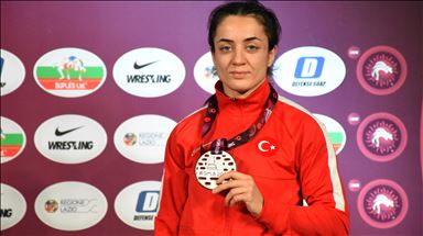 Championnat d'Europe: une lutteuse turque remporte la médaille de bronze